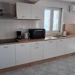 Family And Pet Friendly Zrinski Croatia Apartman Šmrika